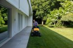 Stiga Akku-Rasentraktor Estate 384e mit 5 A Ladegerät, ohne Akku – Bild 16