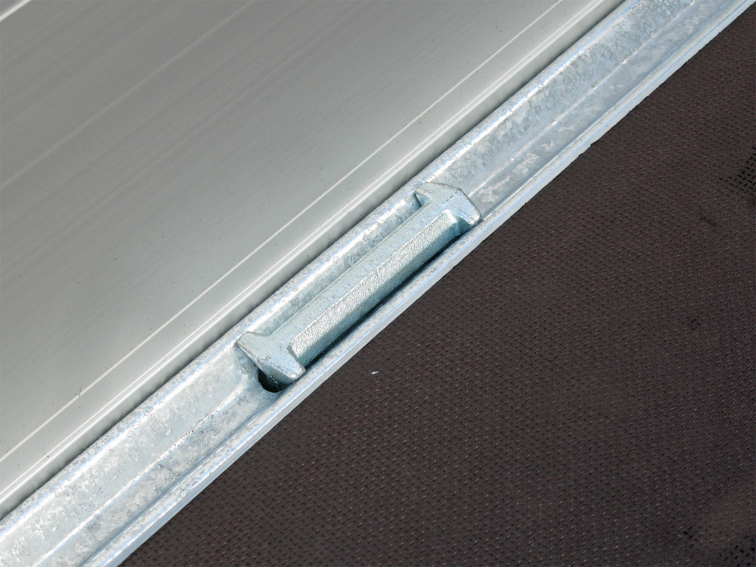 Hapert Azure H-2 – 2000 – 2600 x 1500 Niedriges Fahrwerk – Bild 5