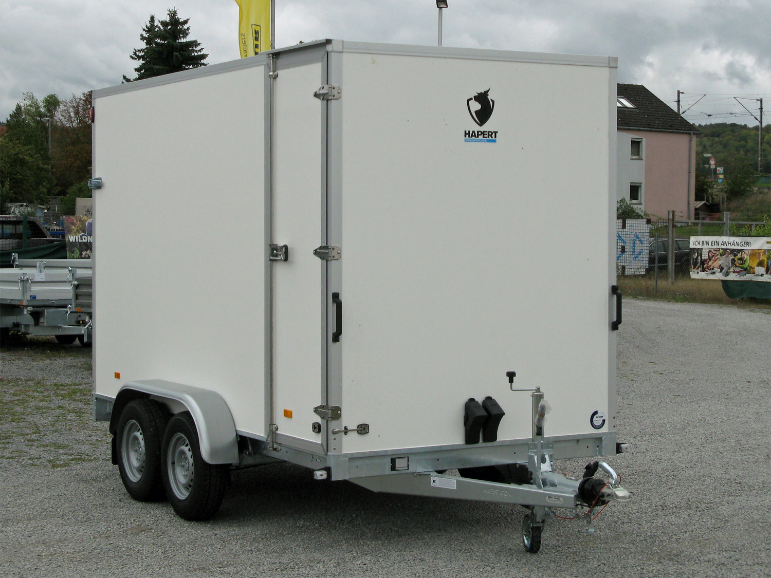 hasl22735151801-t_hapert_sapphire_l-2_-_2700_1yAFVSD8C666l8.jpg Hapert Sapphire L-2 – 2700 Türen hinten & Seitentüre | Tieflader-Koffer | Rutschhemmender Boden – Bild 1